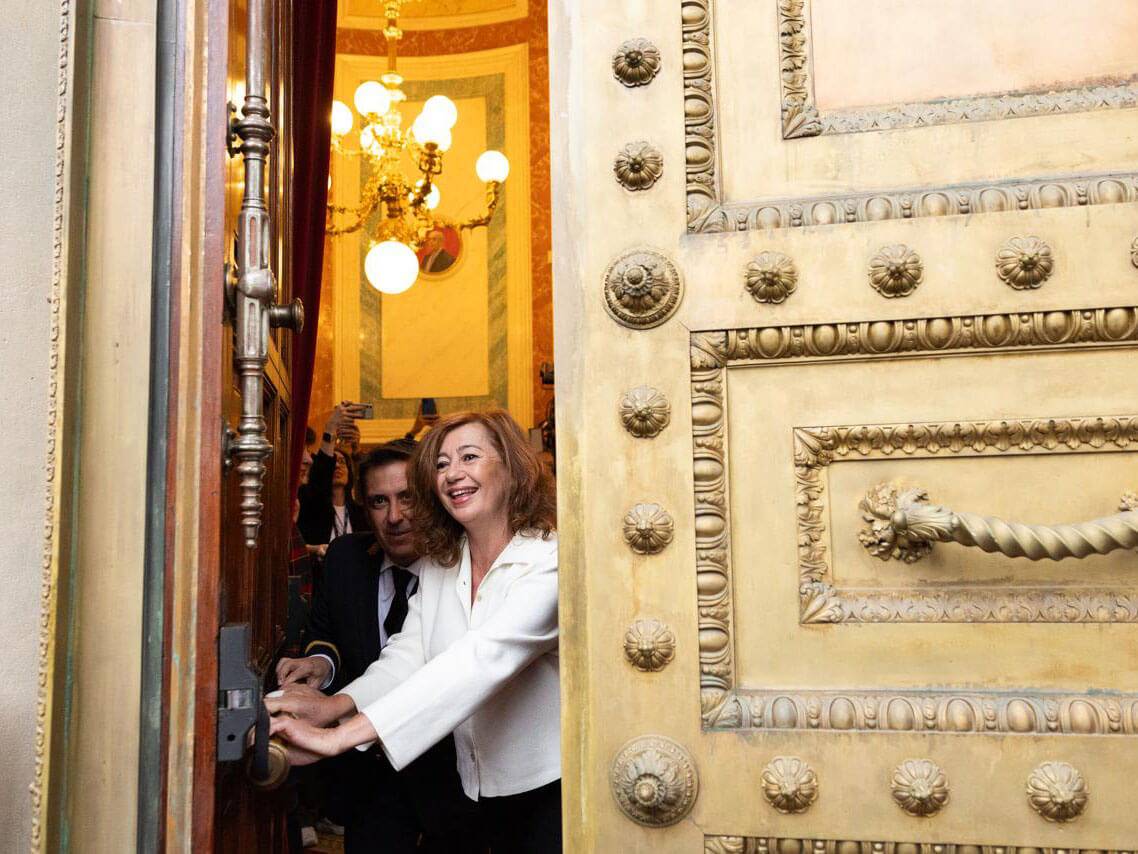 El Congreso abre sus puertas un día al año, pero mantiene cerrada la información sobre cómo votan tus diputados