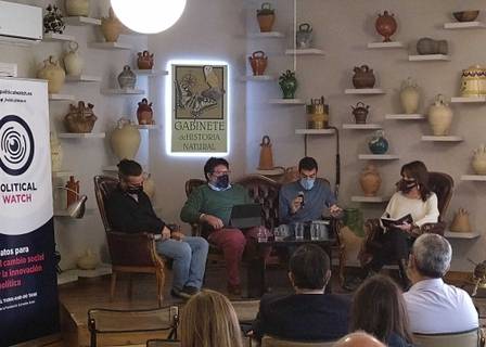 Qué Hacen Los Diputados: Acercando el control parlamentario a la ciudadanía