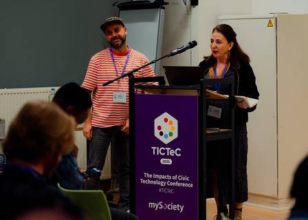 Qué Hacen Los Diputados se presenta al mundo